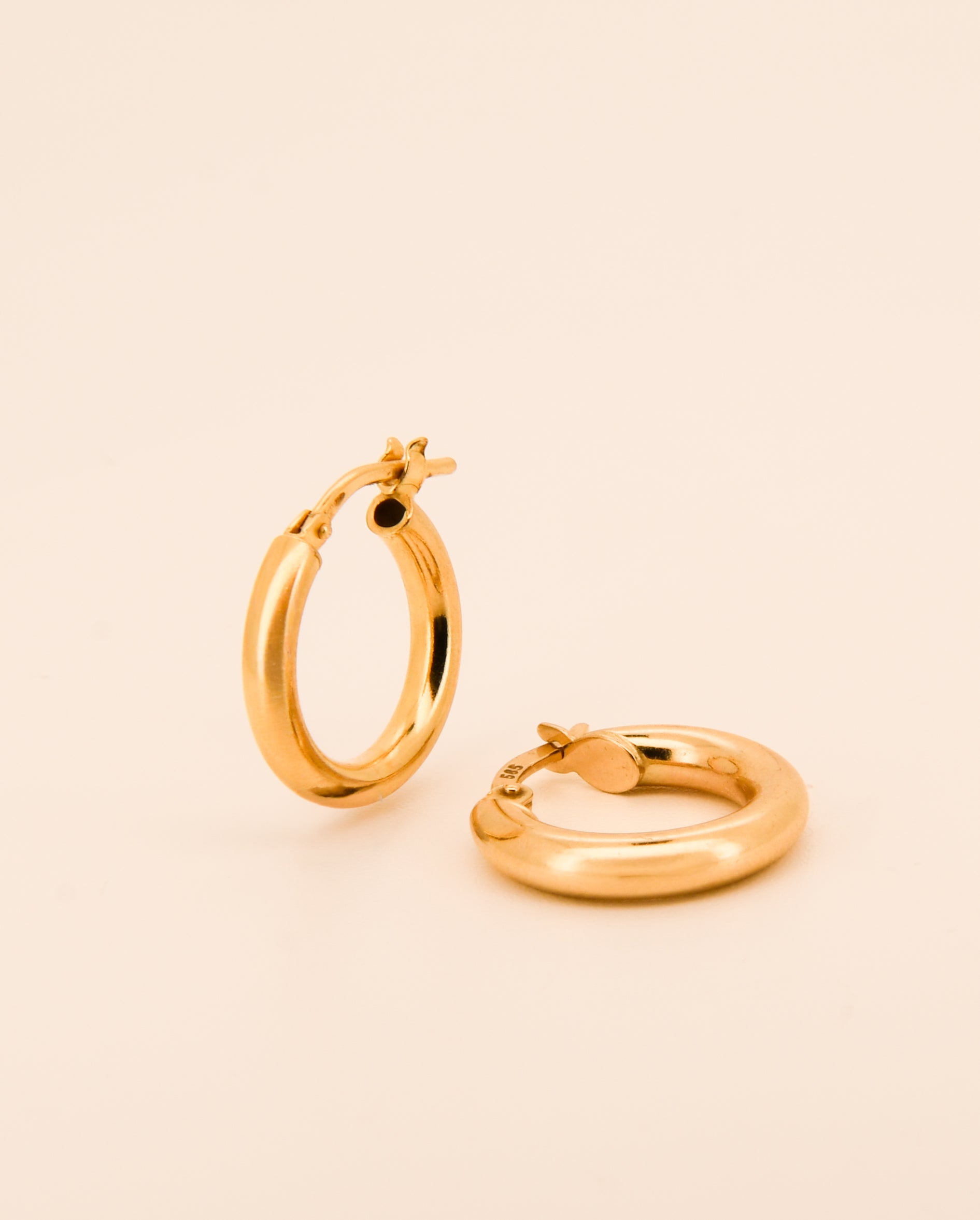 ESSENTIAL SMALL HOOPS