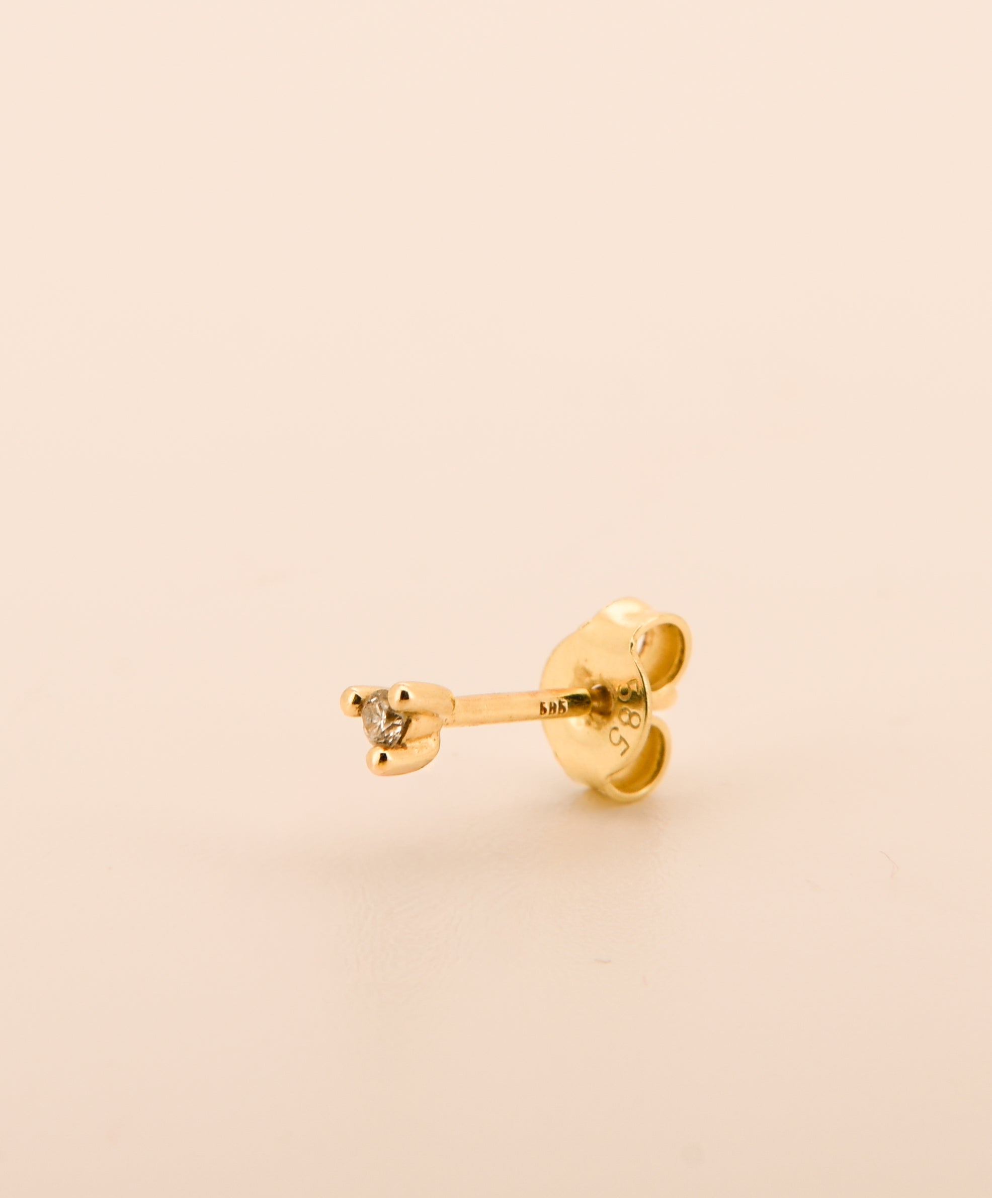 DIAMOND STUD