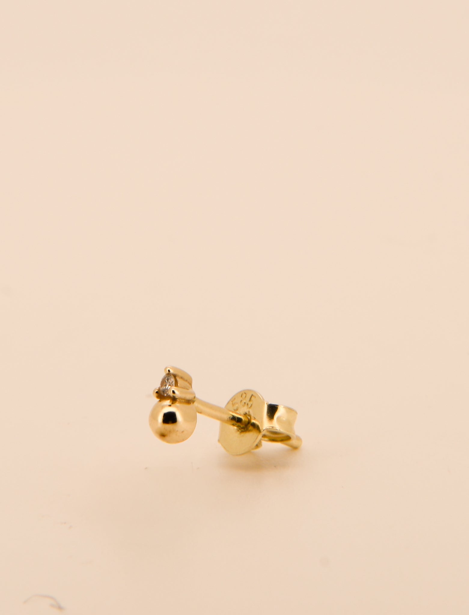SIGNATURE STUD